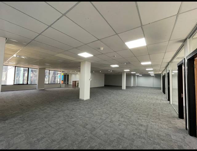 412M² OFFICE TO LET IN BRYANSTON